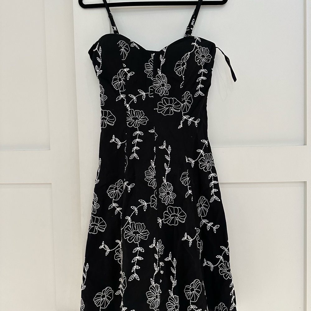 Reduced 🔥 White House Black Market dress size 4 excellent condition